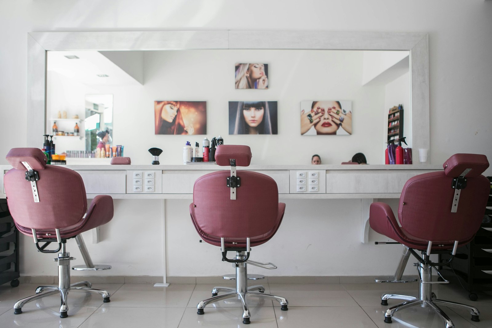 Fauteuil et miroir du salon Néroli